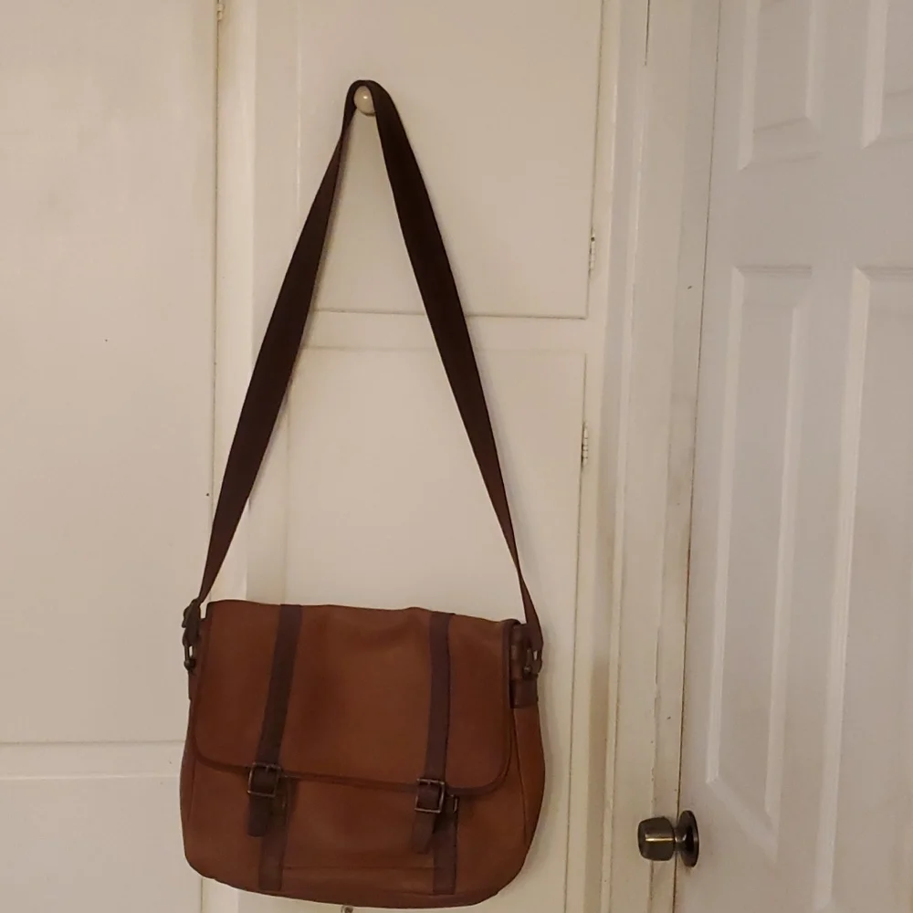 Fossil vintage leather messenger bag unisex